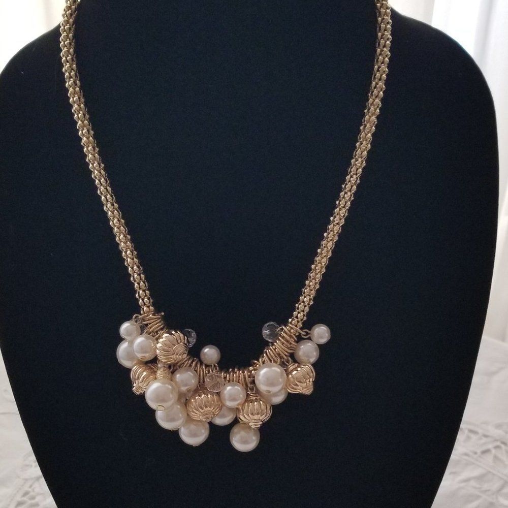 Goldtone and pearl Knotted necklace with earrings.